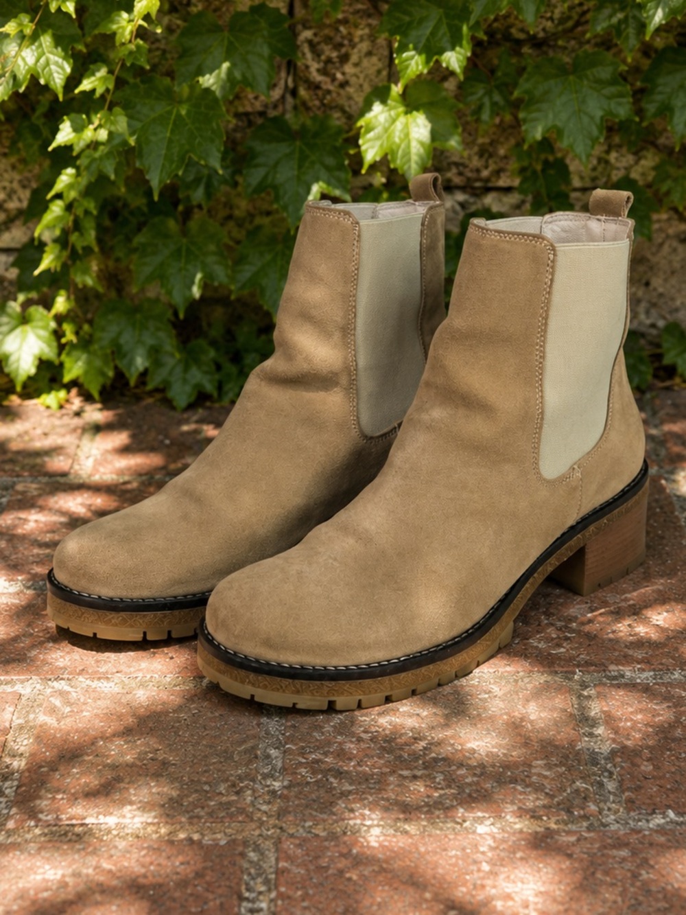 AVELLINI Casual Everyday Suede Beige Chelsea Block Heel Lug Sole Ankle Boots, 9